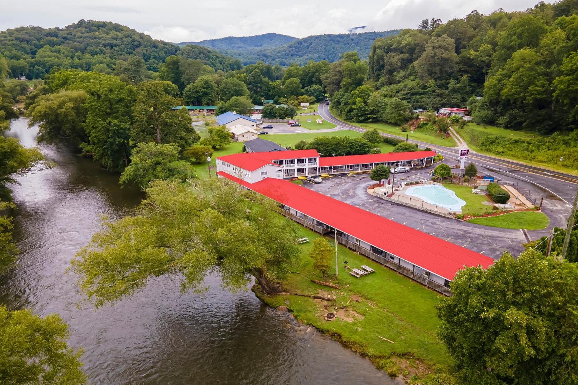 Lloyd'S On The River Country Inn By Oyo Bryson City Buitenkant foto