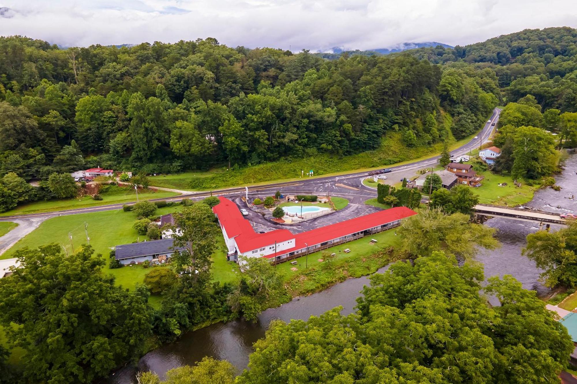 Lloyd'S On The River Country Inn By Oyo Bryson City Buitenkant foto