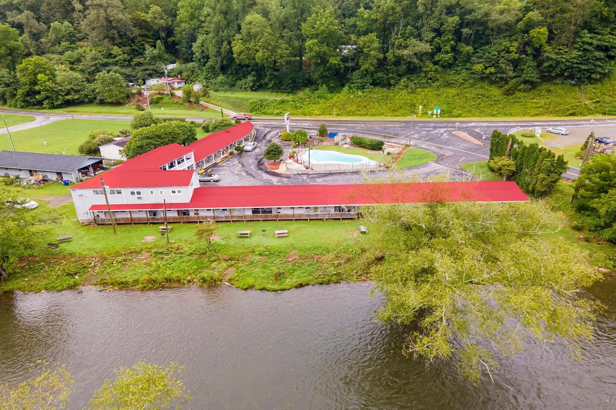 Lloyd'S On The River Country Inn By Oyo Bryson City Buitenkant foto