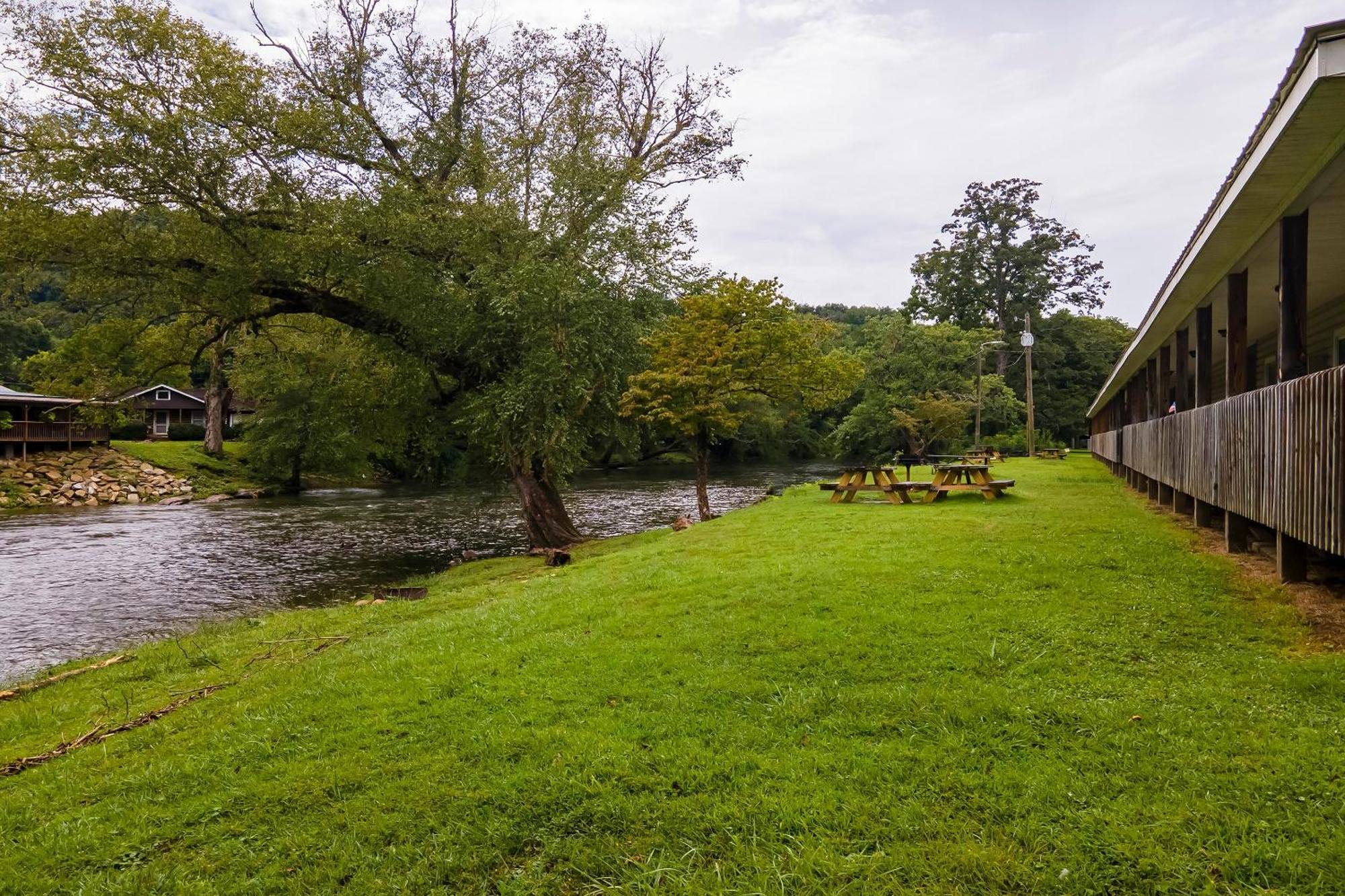 Lloyd'S On The River Country Inn By Oyo Bryson City Buitenkant foto