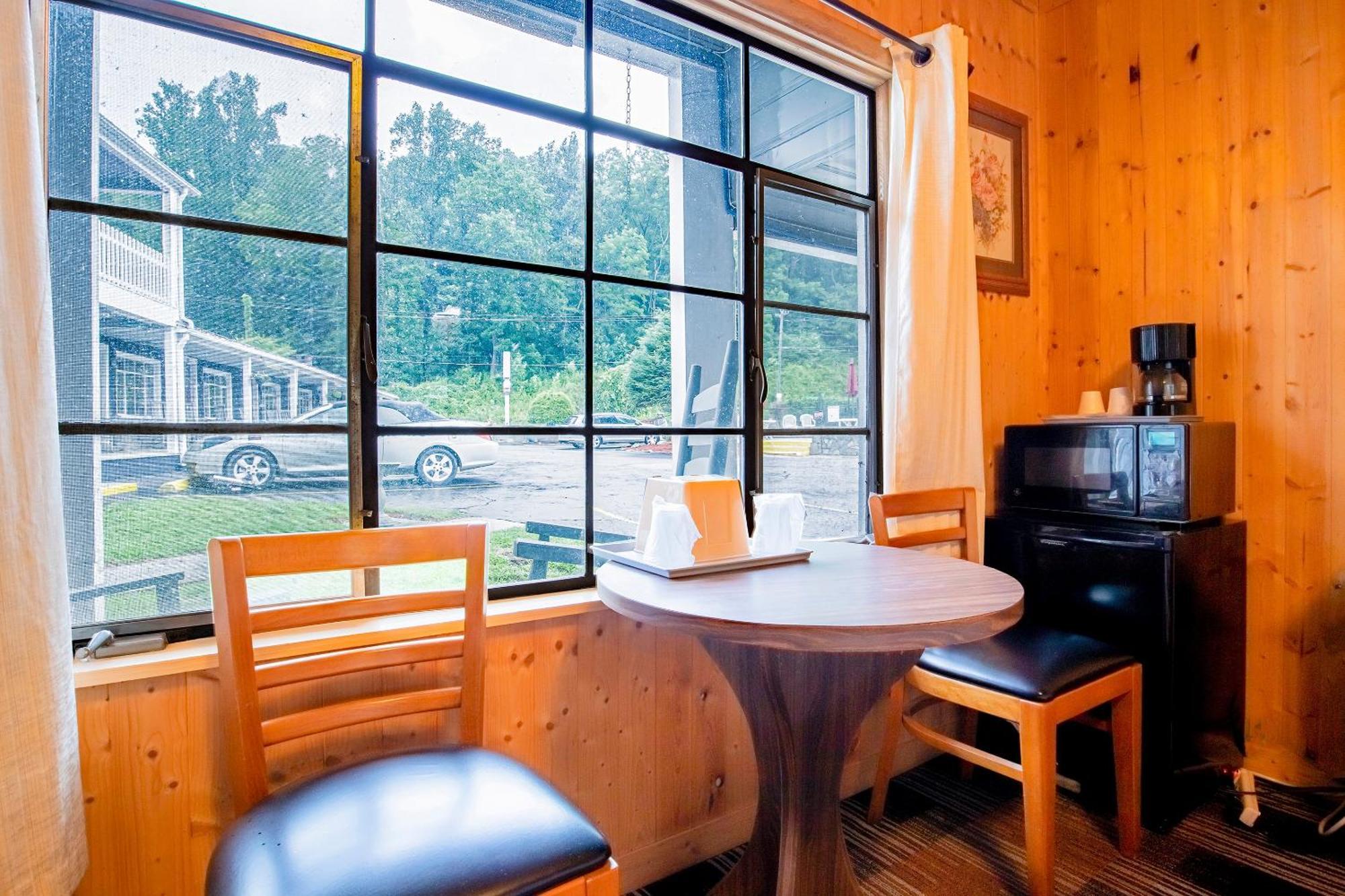Lloyd'S On The River Country Inn By Oyo Bryson City Buitenkant foto
