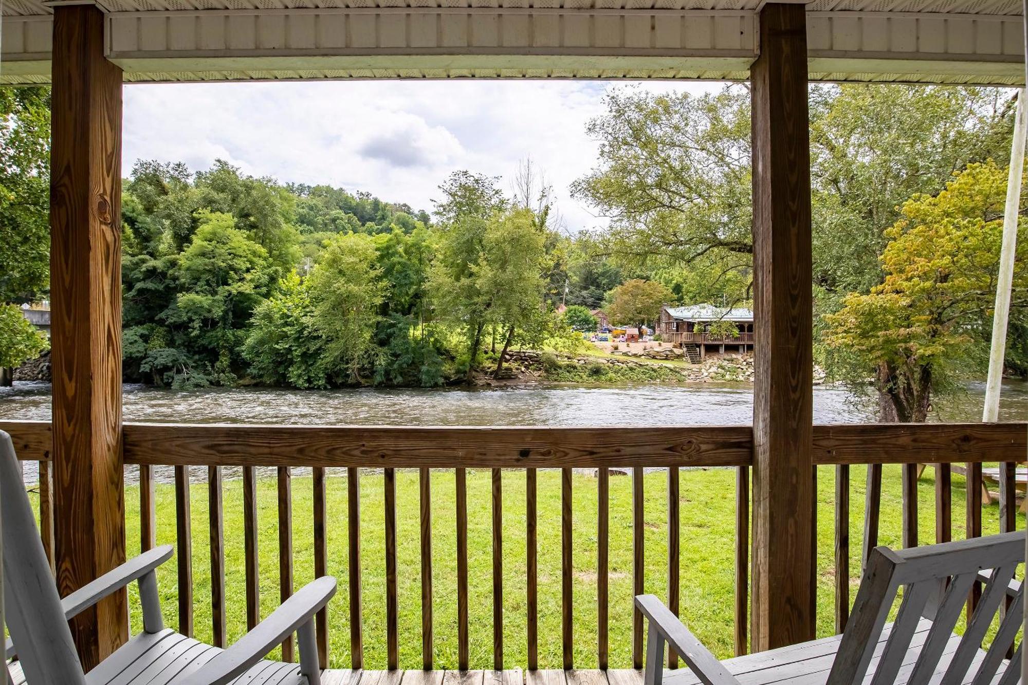 Lloyd'S On The River Country Inn By Oyo Bryson City Buitenkant foto