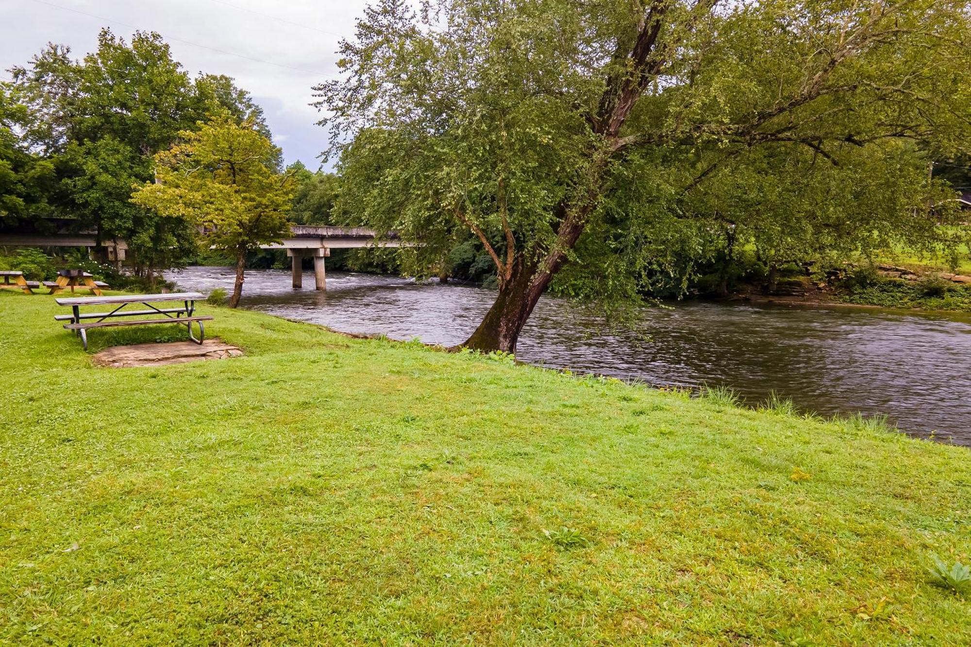 Lloyd'S On The River Country Inn By Oyo Bryson City Buitenkant foto